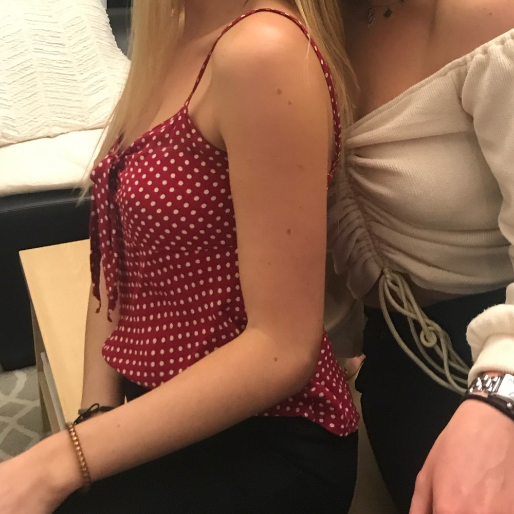 Red tank - Picture 3 of 3